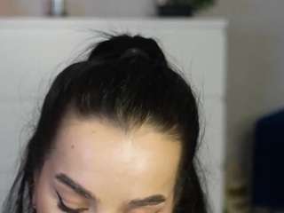 miss-denisse's CamSoda show and profile