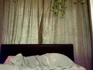 Emma live webcam show
