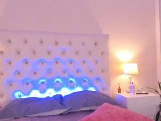 This model is live right now. scarlett-bunnyy