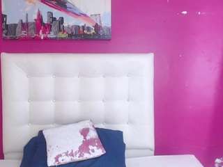 secrett-desiree's CamSoda show and profile