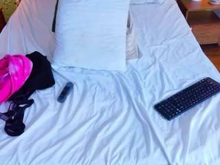 secrett-desiree's CamSoda show and profile