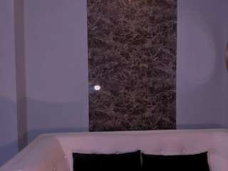 zarakafruni's CamSoda show and profile