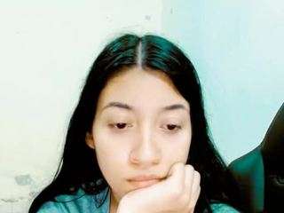 ellieaurora, female webcam model,  years old, on live webcam