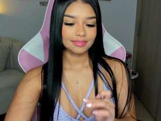 该模特正在直播。 haileyflorez