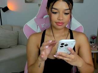 le modèle haileyflorez est en webcam porno dans un show sur le site camsoda, il possède les tags suivants: black hair,blowjob,brown eyes,doggy style,erotic dance,fingering,flashing,lovense,normal,teen 18,toys,young adult,hd,latina