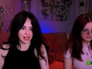 Model ini sedang live sekarang. mikameovv