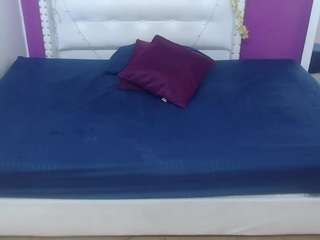 naughty-biigass's CamSoda show and profile