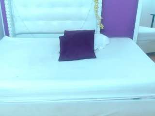 naughty-biigass webcam model