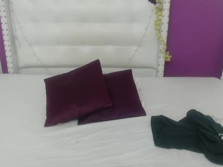 naughty-biigass's CamSoda show and profile