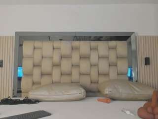 noah-pariss's CamSoda show and profile