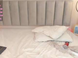 tinacurly's CamSoda show and profile