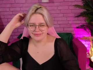 monicasweetie's CamSoda show and profile