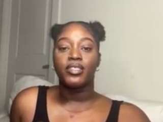 Live webcam model prettybrowntrini on Soda Cams