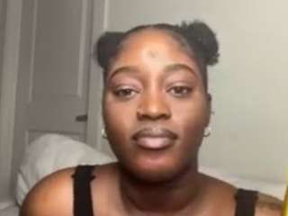 Live webcam model prettybrowntrini on Soda Cams