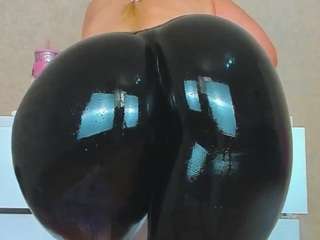 Live webcam model tykitaa on Soda Cams