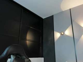 ashly-moonn webcam model