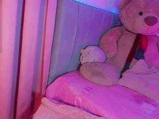 sexynaza-1's CamSoda show and profile