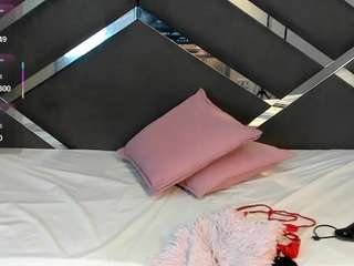 agatathompson's CamSoda show and profile