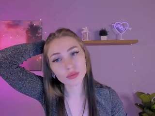 ariel-shadow's CamSoda show and profile