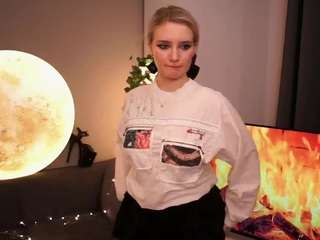  crystaduesterback chat room