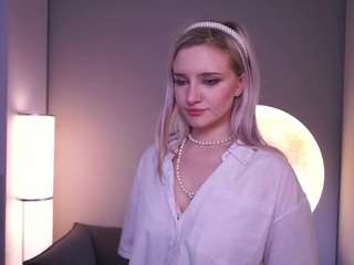 crystaduesterbac... Live Webcam on CamSoda