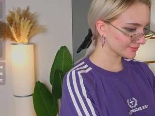 crystaduesterbac... Live Webcam on CamSoda