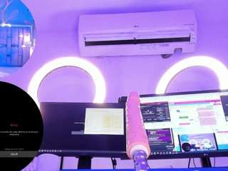 ninacapelli's CamSoda show and profile