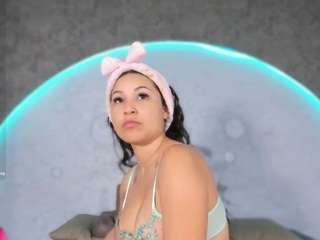 reinachloe's CamSoda show and profile