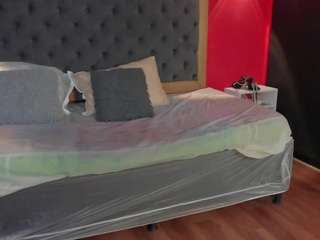 yayahilton's CamSoda show and profile