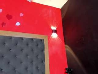 YayaHilton live webcam show