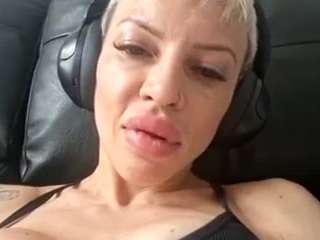 carolinamonroe webcam