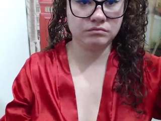 curly-greeneyed Live Webcam on CamSoda