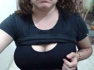 curly-greeneyed webcam