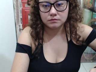 curly-greeneyed Live Webcam on CamSoda