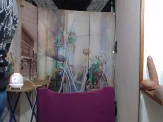 curly-greeneyed Live Webcam on CamSoda