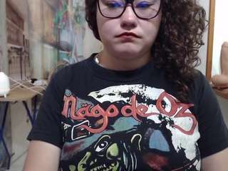 curly-greeneyed webcam