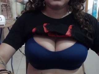 curly-greeneyed webcam