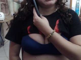 curly-greeneyed webcam