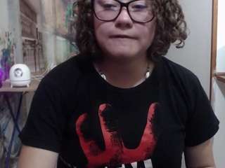 curly-greeneyed webcam