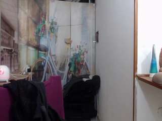 curly-greeneyed webcam