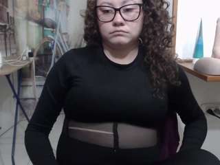 curly-greeneyed webcam