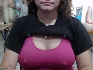 curly-greeneyed live cam profile