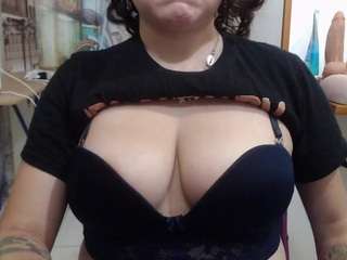 curly-greeneyed webcam