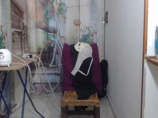 curly-greeneyed webcam