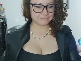 curly-greeneyed