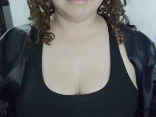 curly-greeneyed