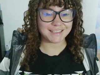 curly-greeneyed