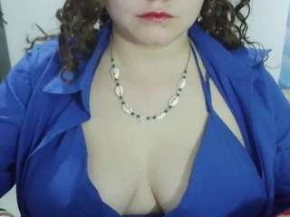 curly-greeneyed