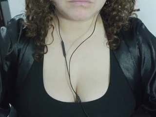 curly-greeneyed