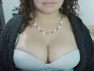curly-greeneyed